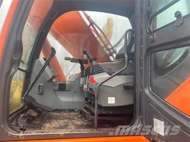 Doosan DX300 履带挖掘机