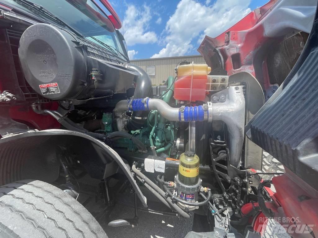 Volvo VNL64T300 牵引车