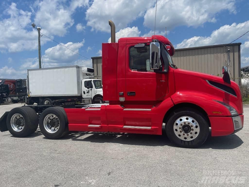 Volvo VNL64T300 牵引车