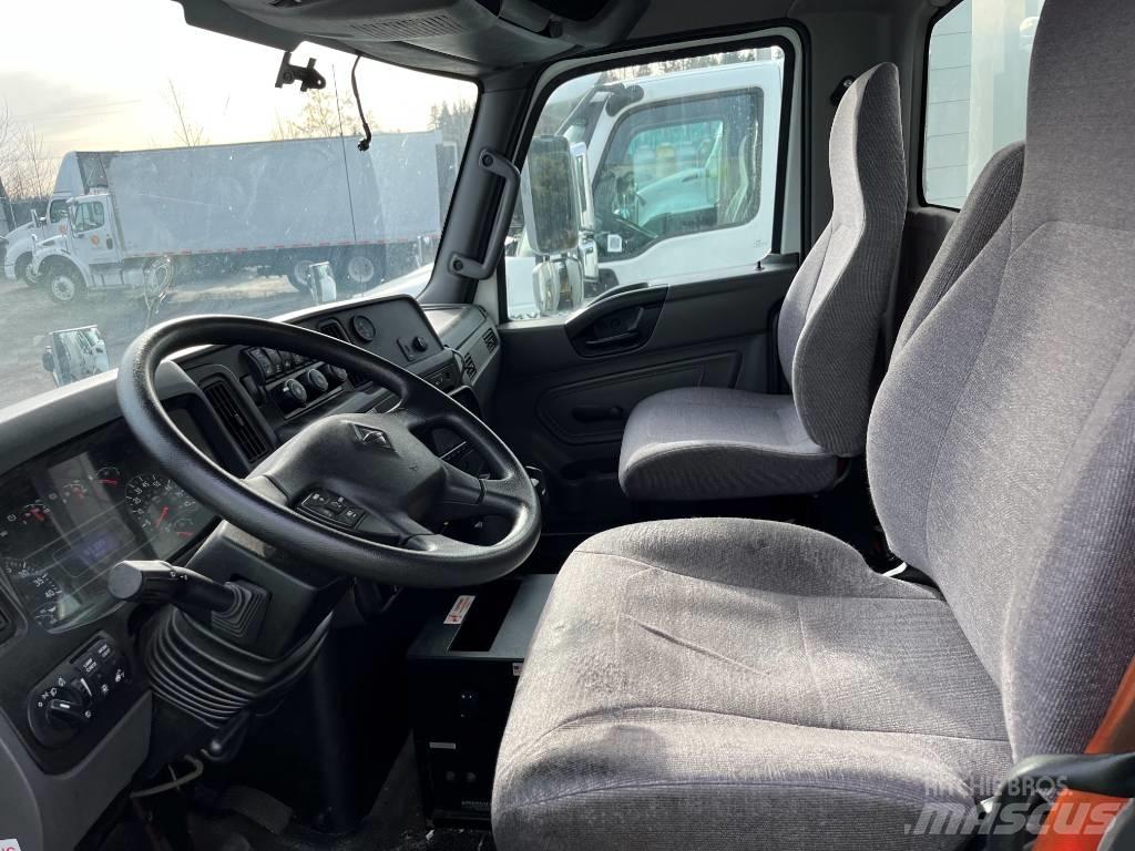 International 607 饮料运输车