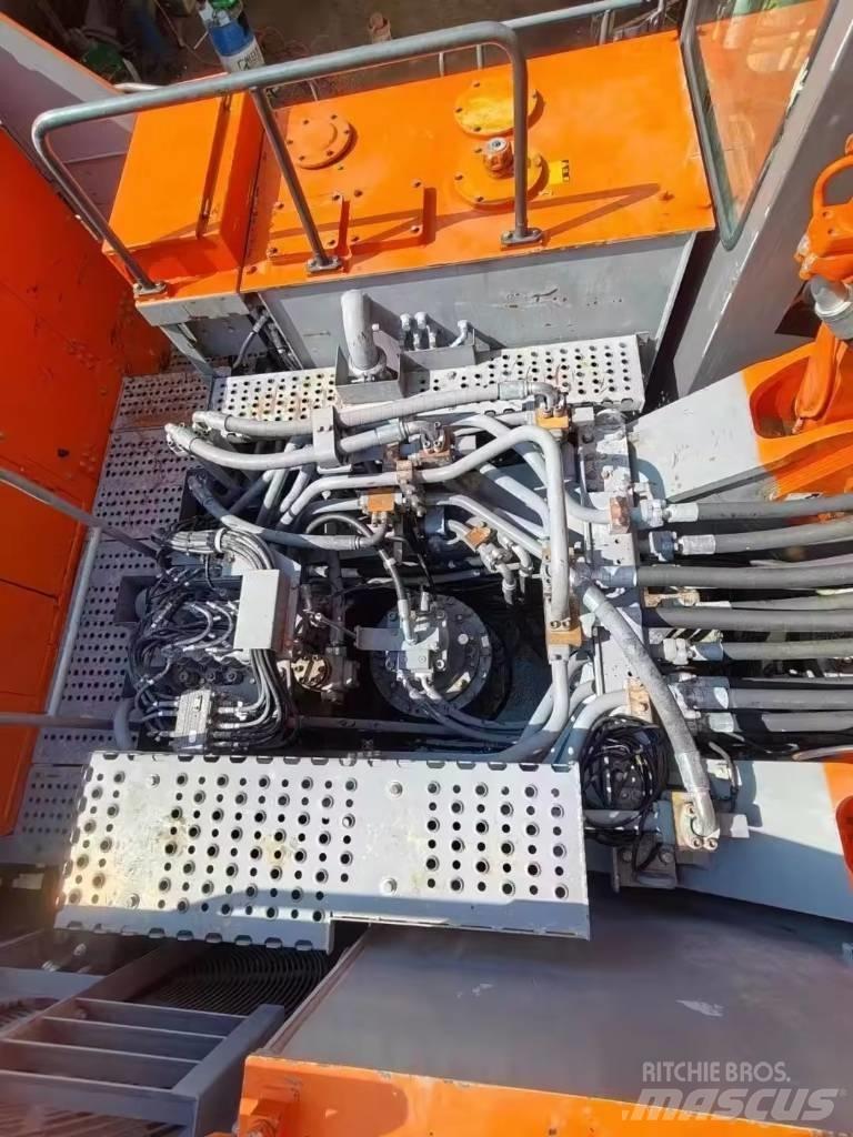 Hitachi EX 1200 履带挖掘机
