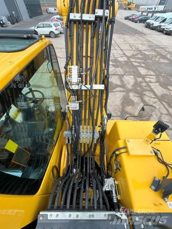 Komatsu PW160-11 轮式挖掘机