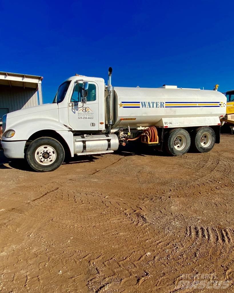 Freightliner CL120 水罐车
