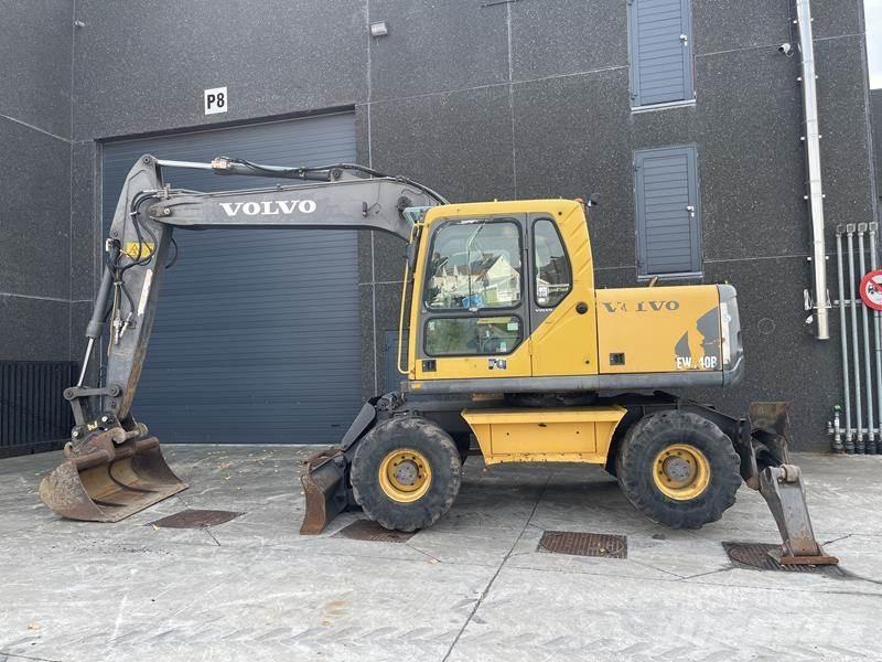 Volvo EW 140 B 轮式挖掘机