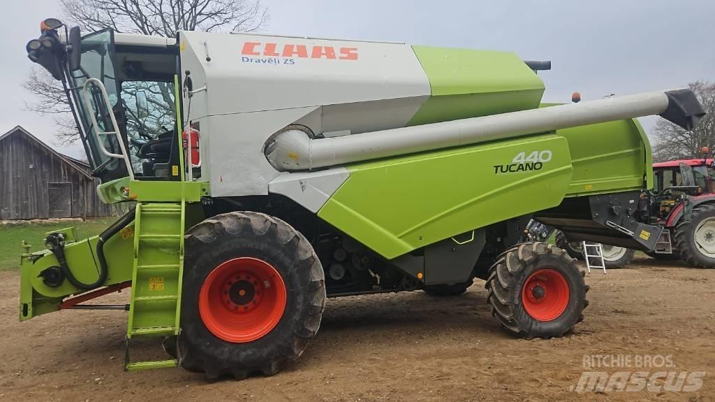 CLAAS Tucano 440 联合收割机
