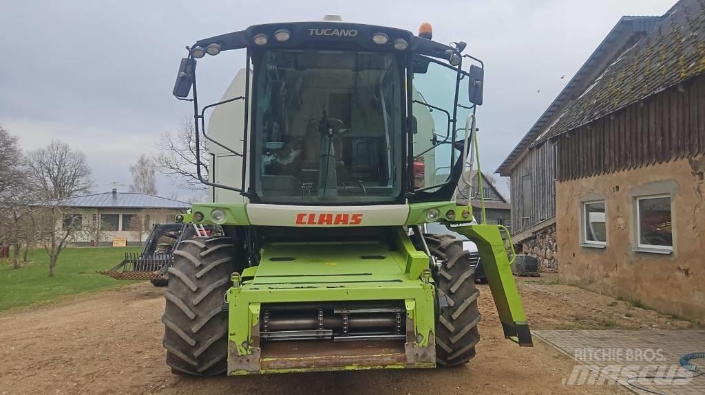 CLAAS Tucano 440 联合收割机