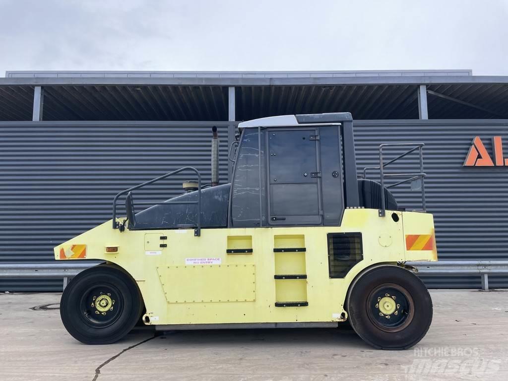 Ammann AP 240 胶轮压路机