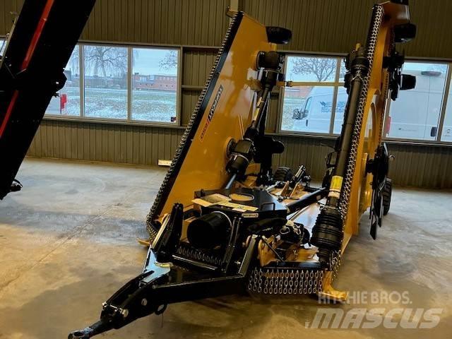 McConnel TUFFCUT 650 牧场割草机和切顶器