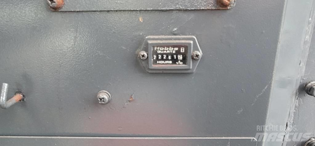 Kobelco CKE 2500 履带起重机