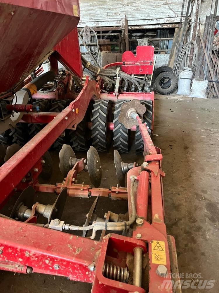 Horsch Pronto 3 DC 多功能条播机
