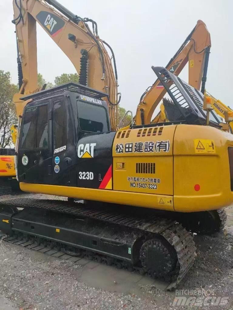 CAT 323D2 履带挖掘机