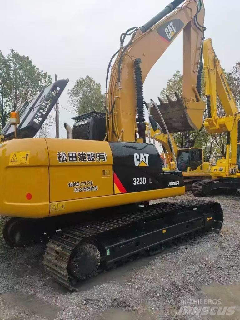 CAT 323D2 履带挖掘机