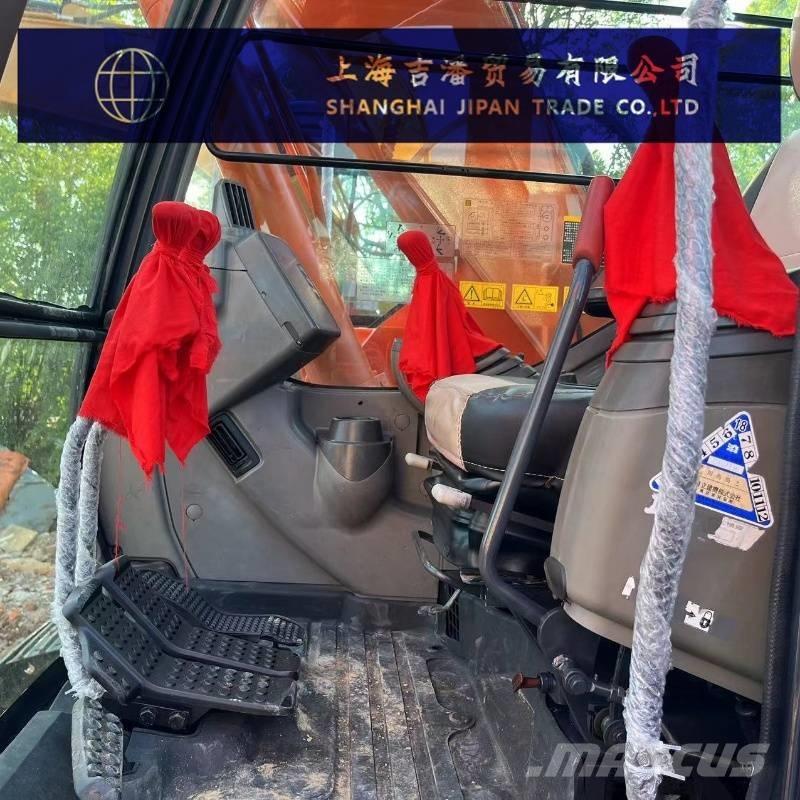Hitachi ZX 135 中型挖掘机