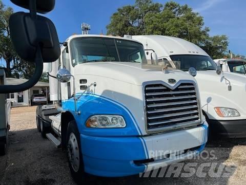 Mack CXN613 牵引车