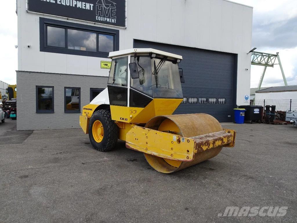 Dynapac CA152D 胶轮压路机