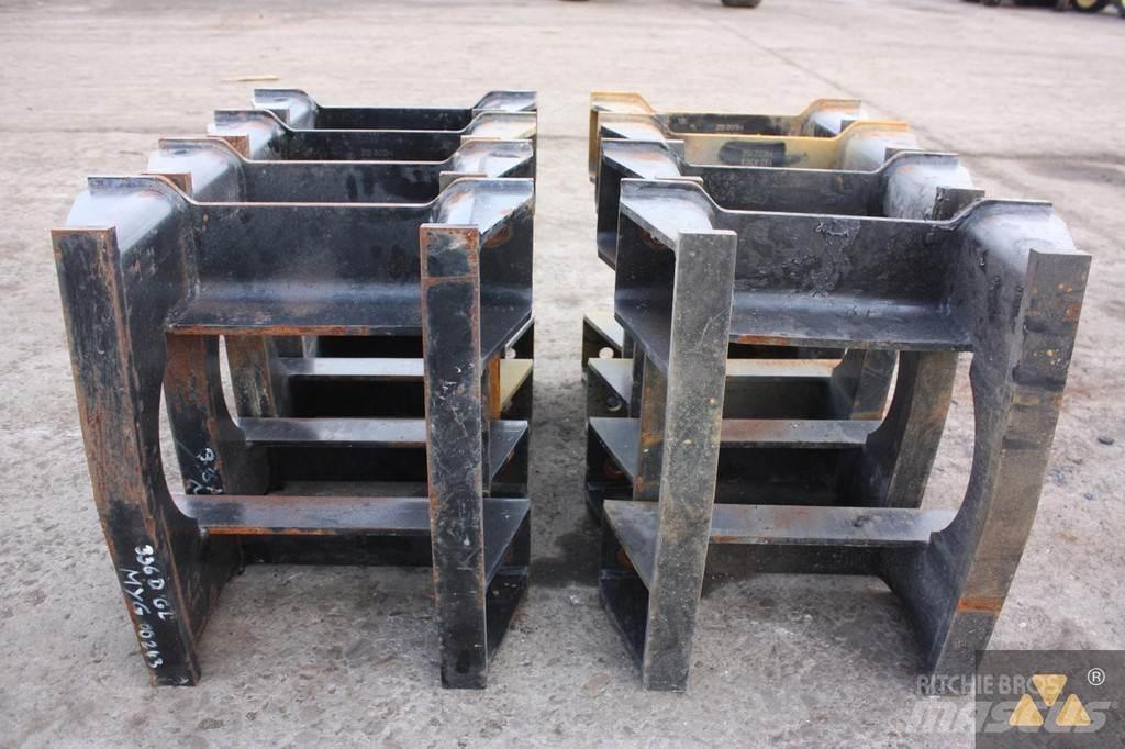 CAT Trackguards 底盘和悬架