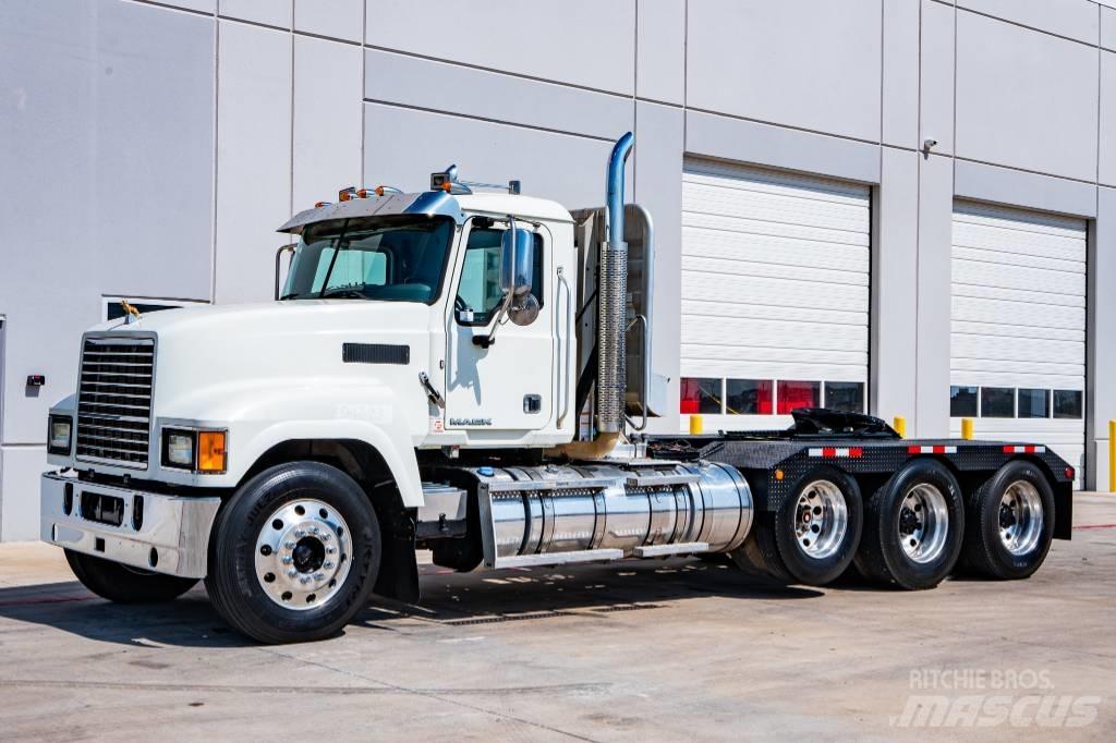 Mack CHU 613 牵引车