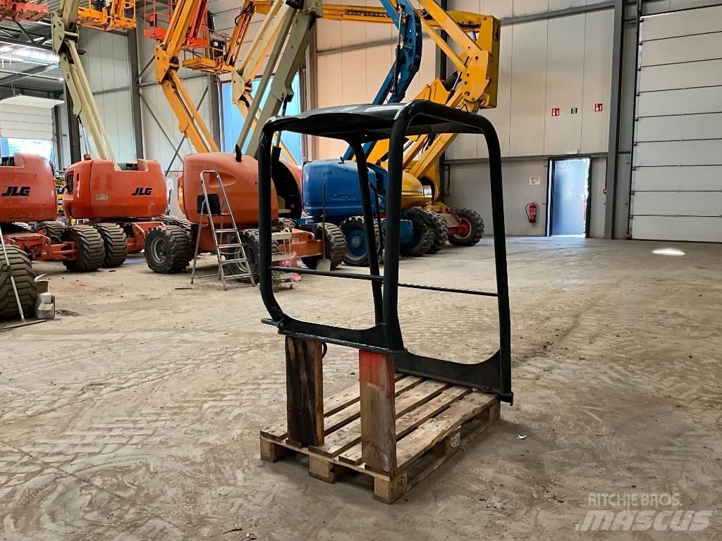 Kubota U 27-4 驾驶室与内部