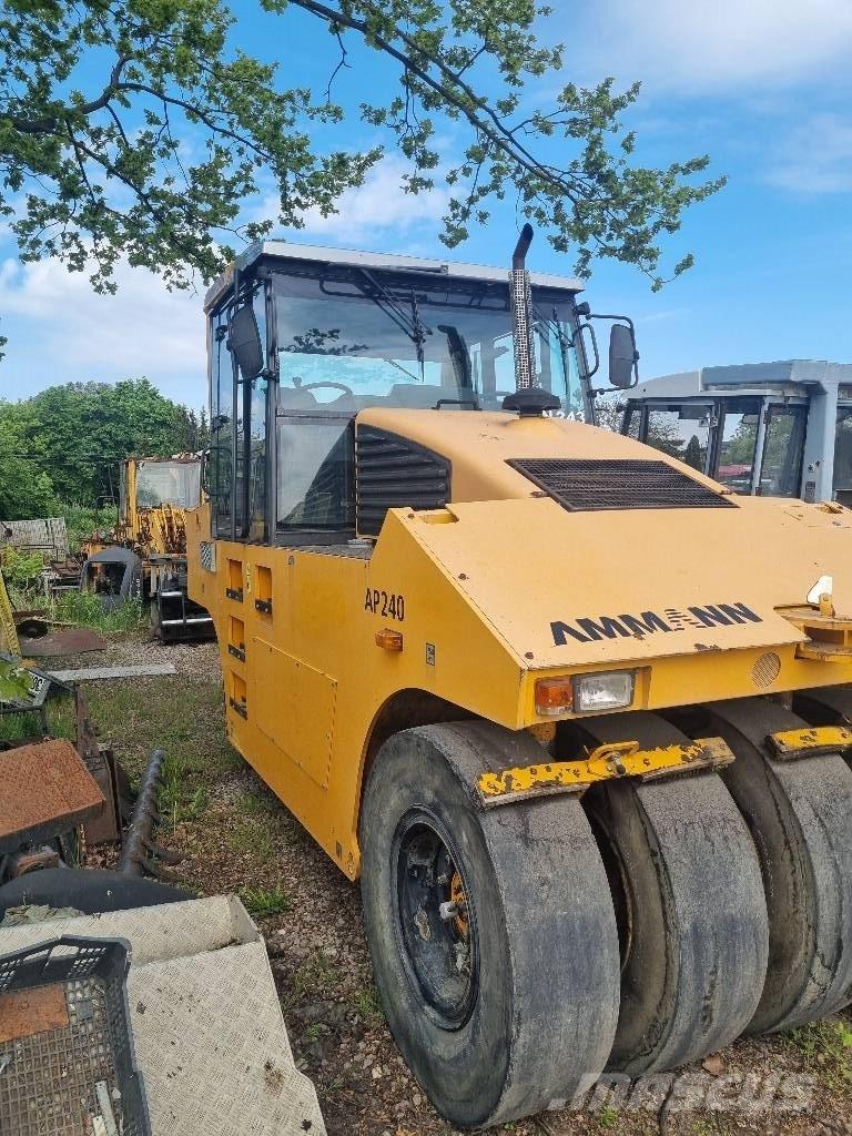 Ammann AP 240 胶轮压路机