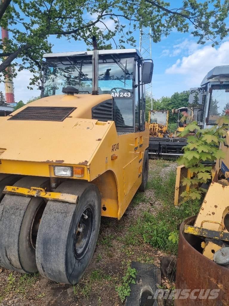 Ammann AP 240 胶轮压路机