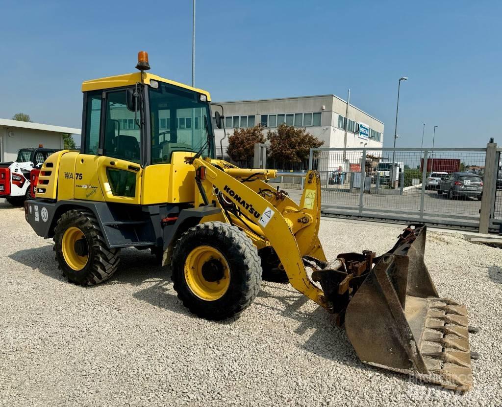 Komatsu WA 75 轮式装载机