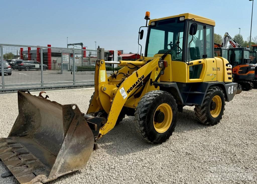 Komatsu WA 75 轮式装载机