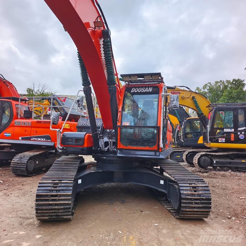 Doosan DX 300 LC 履带挖掘机