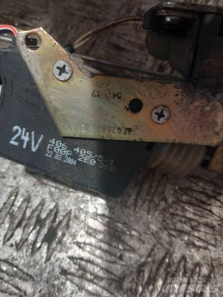 MAN TGA 81626806121 驾驶室与内部