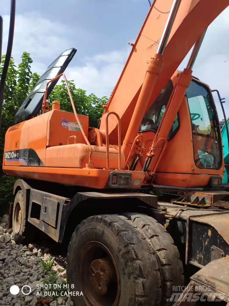 Doosan DH210W-7 轮式挖掘机