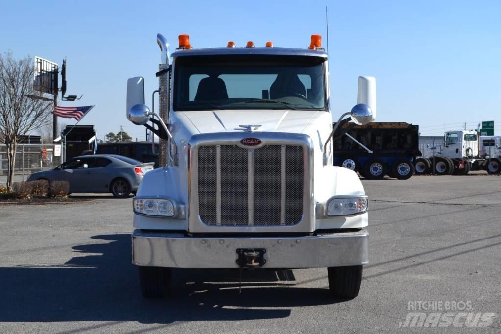 Peterbilt 567 牵引车