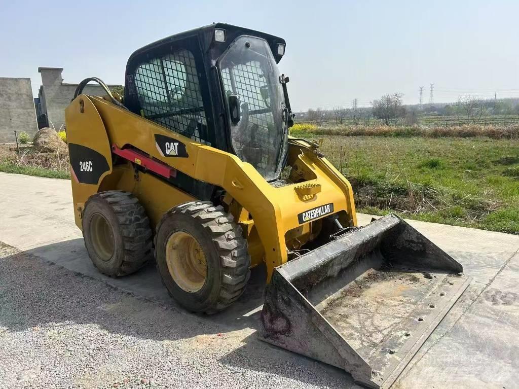 CAT 246 C 滑移装载机