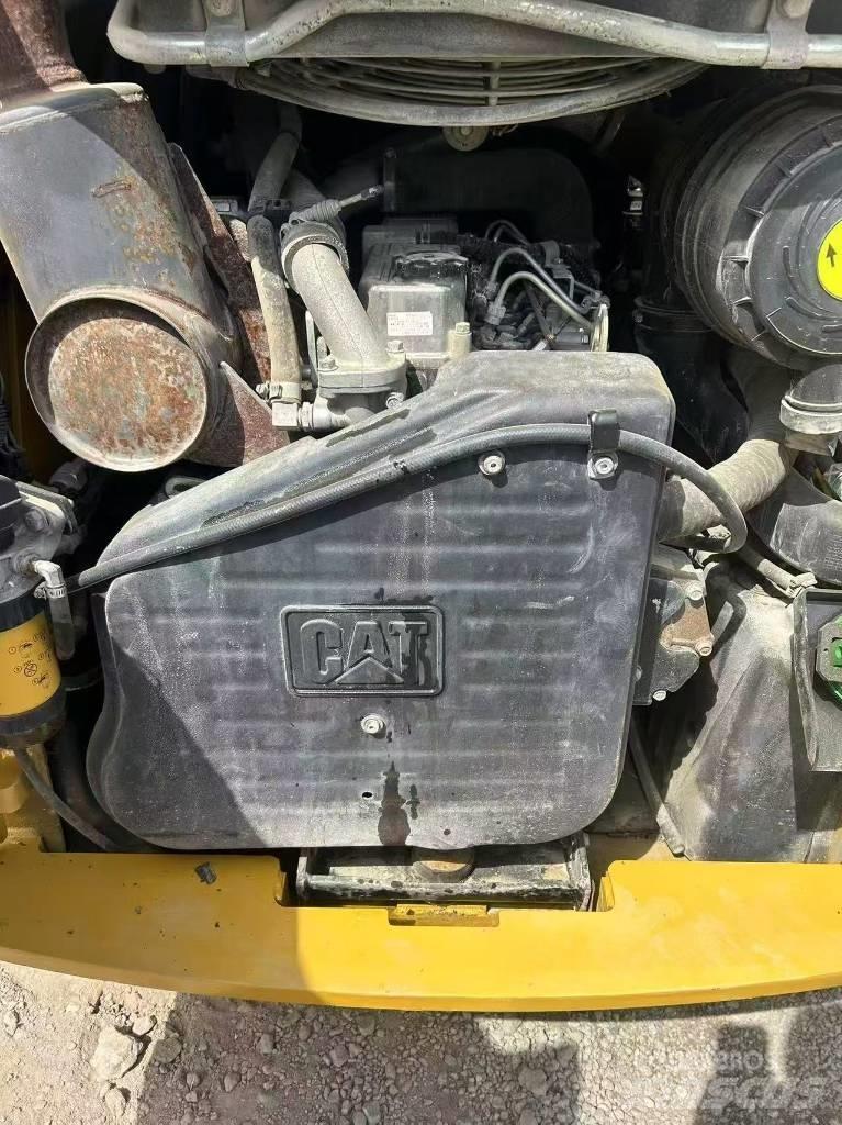 CAT 246 C 滑移装载机