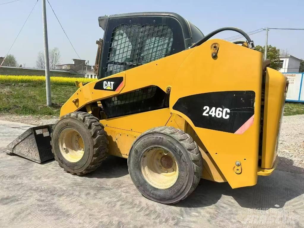 CAT 246 C 滑移装载机