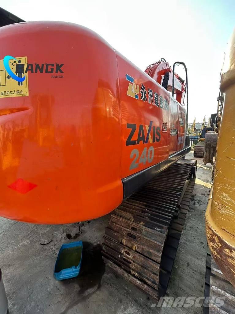 Hitachi ZX 240 履带挖掘机