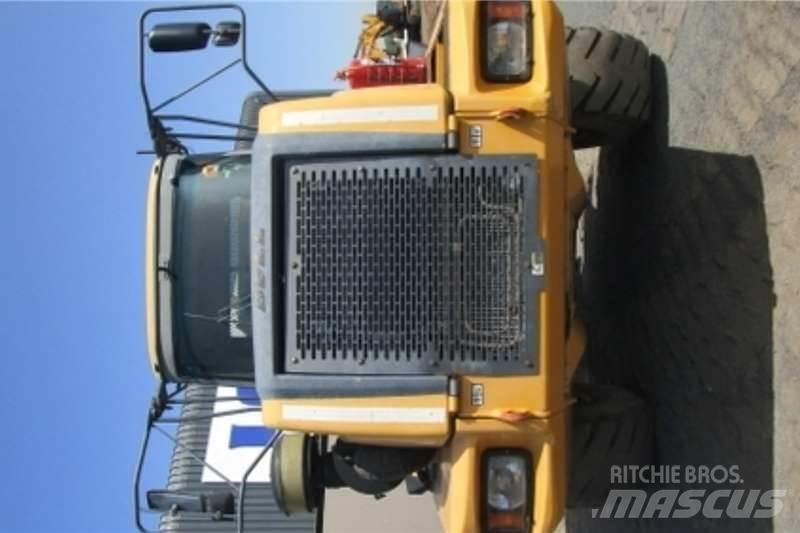 Bell B30D 铰接式自卸车