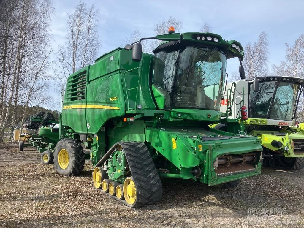 John Deere 670i 联合收割机
