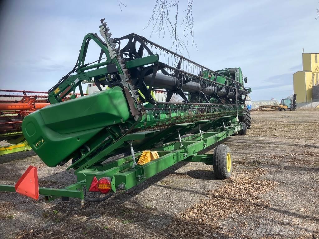 John Deere 670i 联合收割机