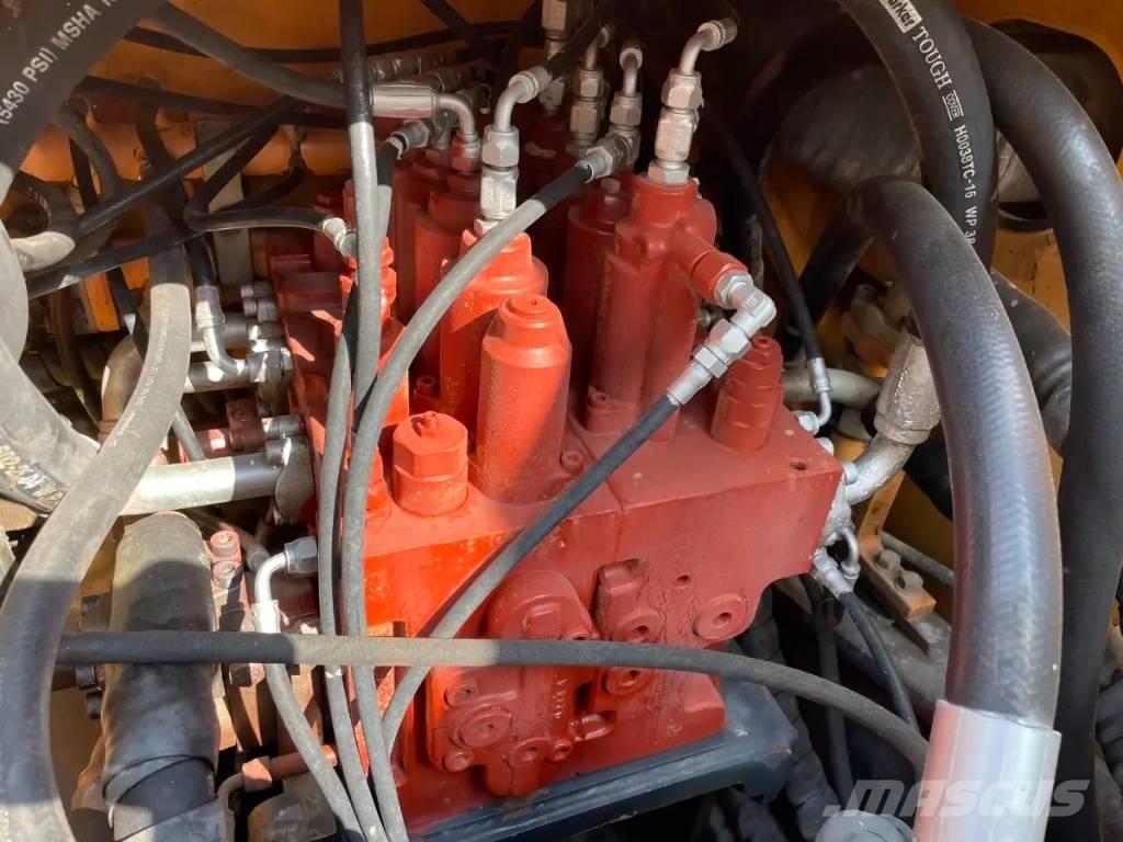 Hyundai R210W-9 轮式挖掘机