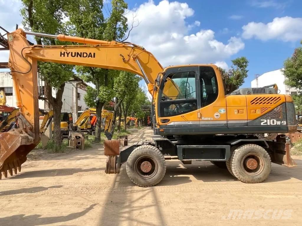 Hyundai R210W-9 轮式挖掘机
