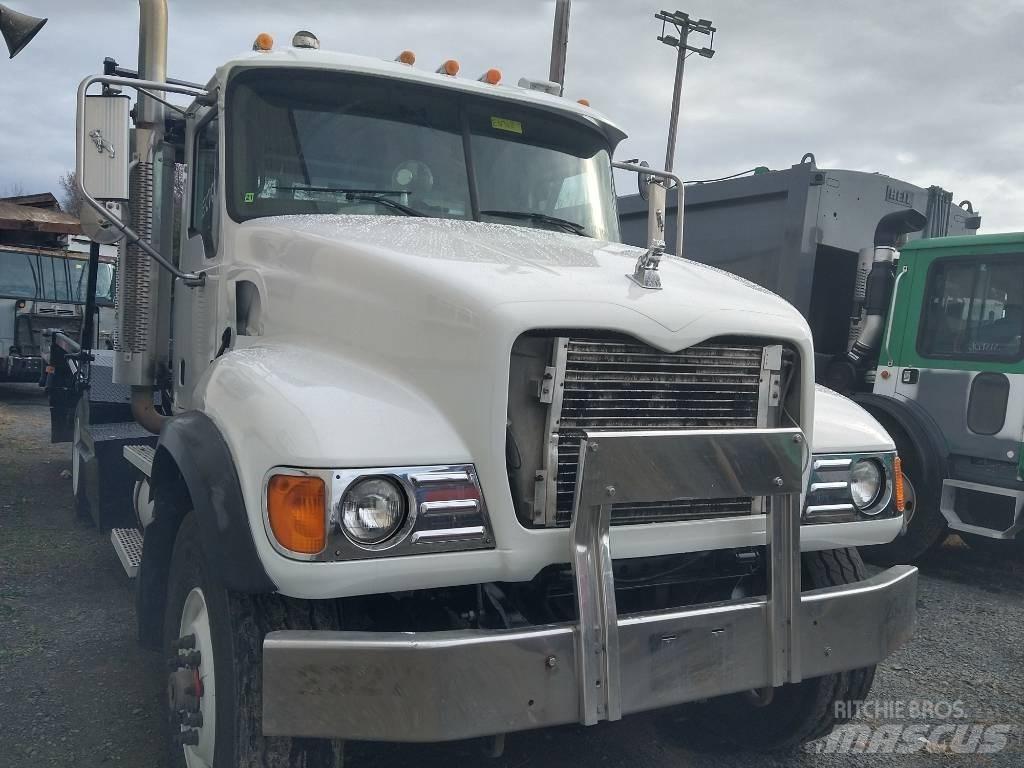 Mack CV 713 垃圾车