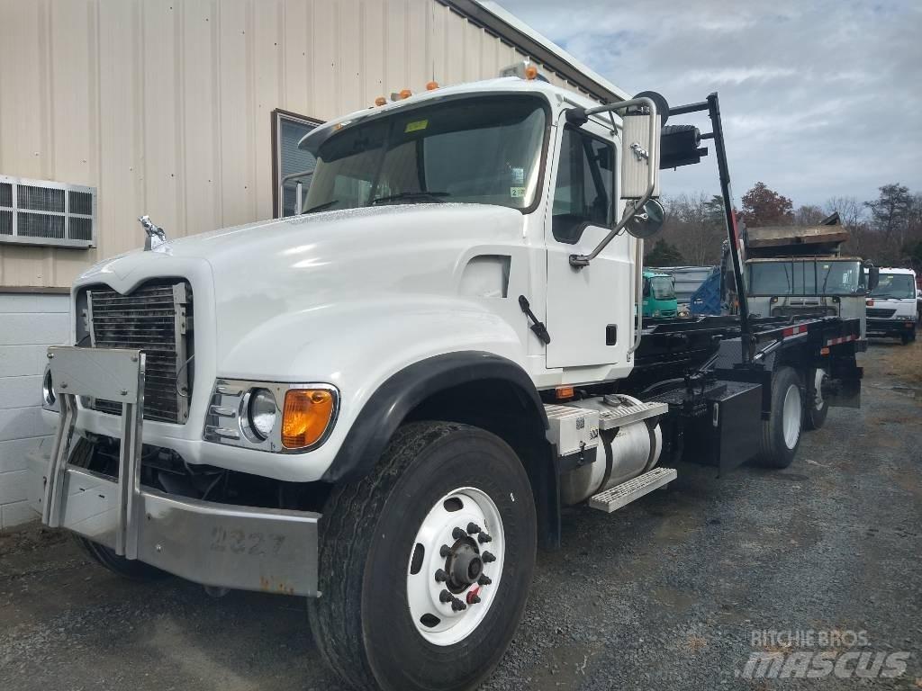 Mack CV 713 垃圾车