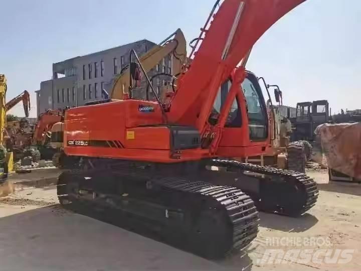 Doosan DX225LC 履带挖掘机