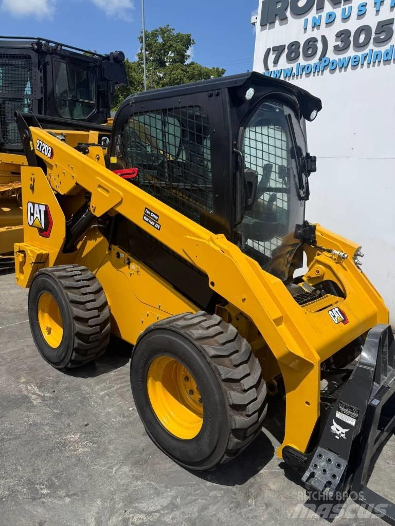 CAT 272D3 滑移装载机