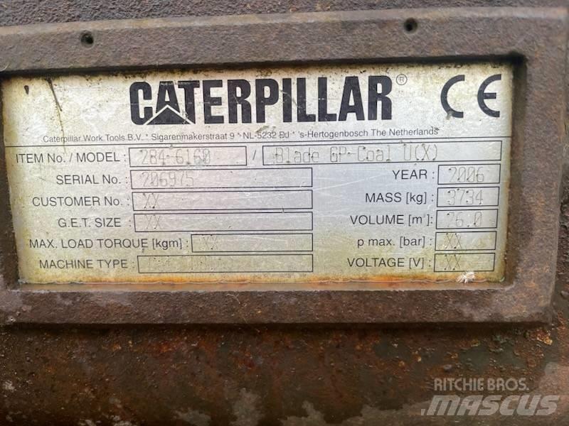 CAT D8 推铲