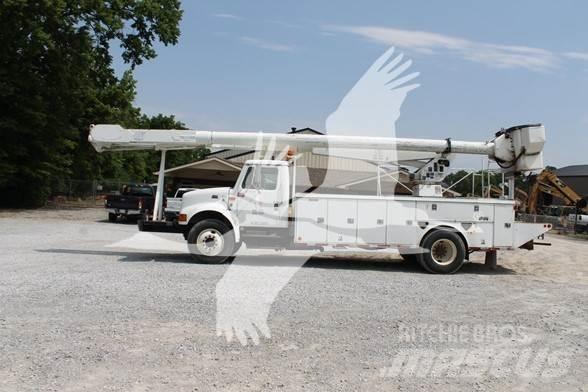 Altec AM900 车载式高空作业车