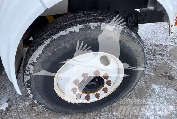 Altec AM900 车载式高空作业车