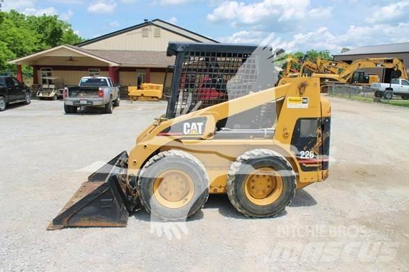 CAT 226 滑移装载机