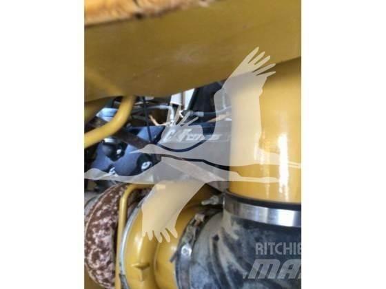 CAT 775F 铰接式自卸车
