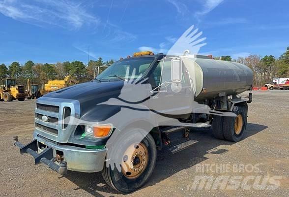 Ford F750 SD 油罐车