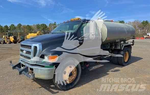 Ford F750 SD 油罐车